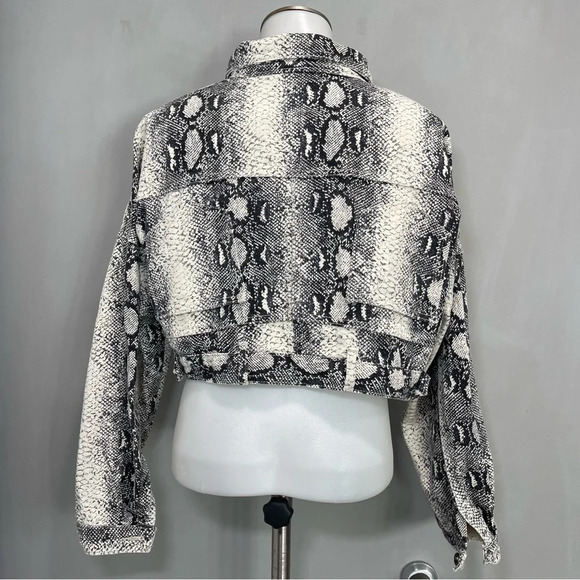 Noble U  Snake Print Cropped Denim Jacket size Small - Picture 6 of 11